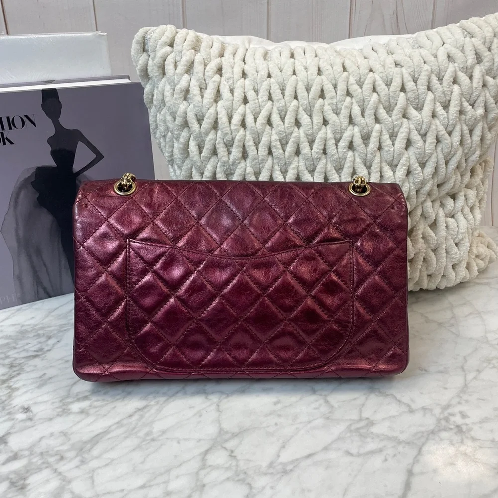 CHANEL stylish quilted